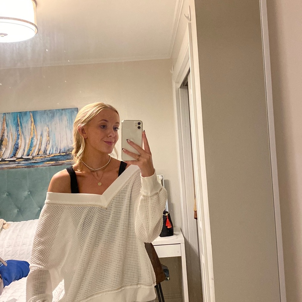 White knit pullover
